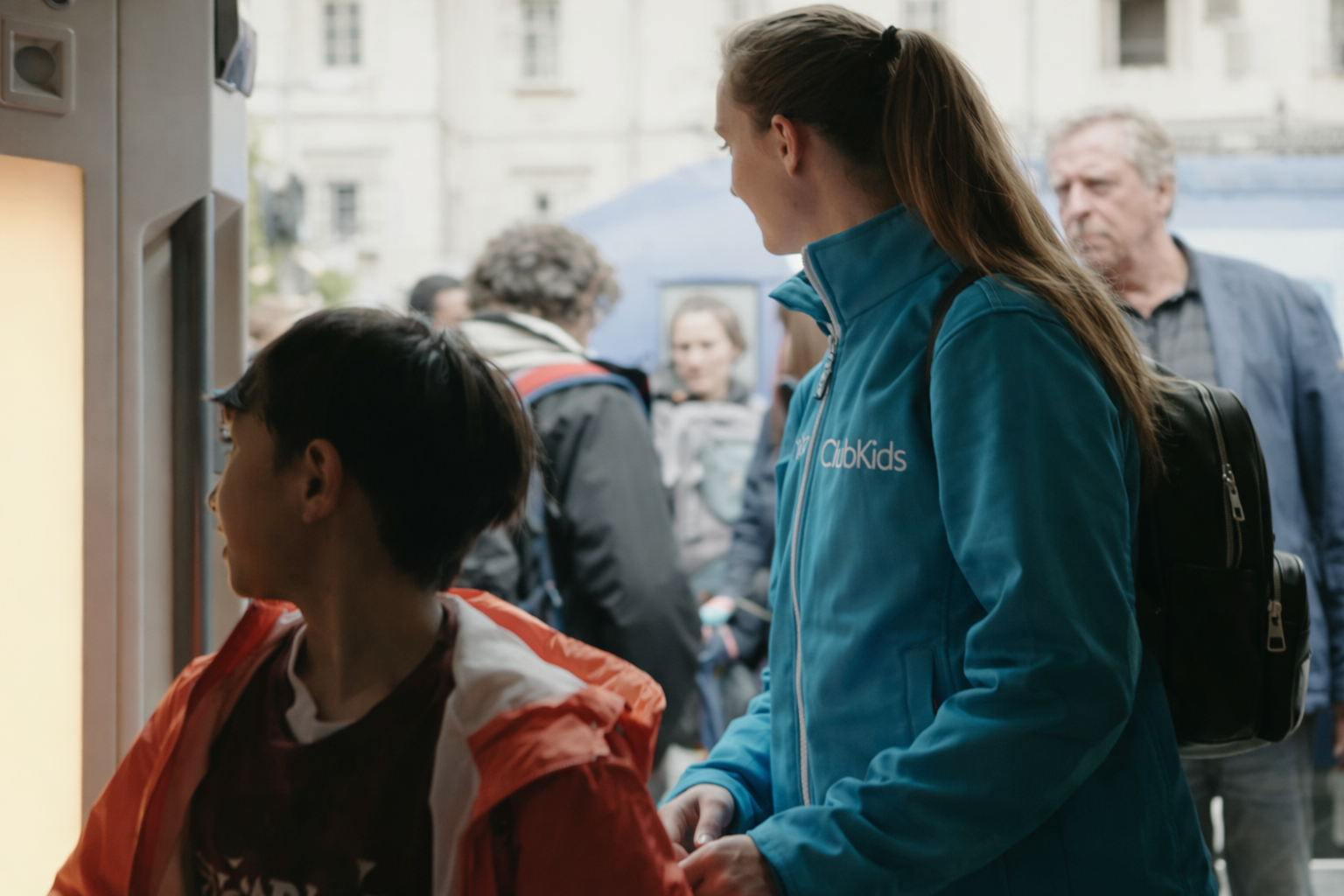 Accompagnatrice ClubKids en gare